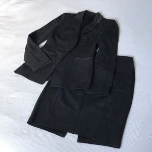Express skirt suit